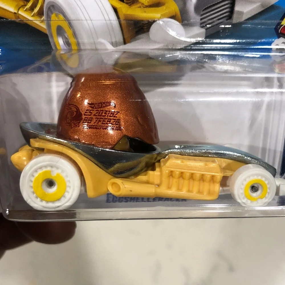 Mattel Hot Wheels Eggshell Racer - Yellow and Silver